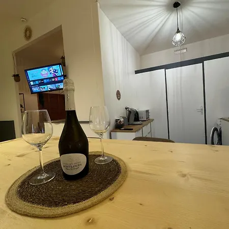 5 Min Aeroport, 10 Min Nantes, Moderne Et Intime, Parking Gratuit Apartment Bouguenais