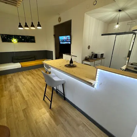 Apartment 5 Min Aeroport, 10 Min Nantes, Moderne Et Intime, Parking Gratuit