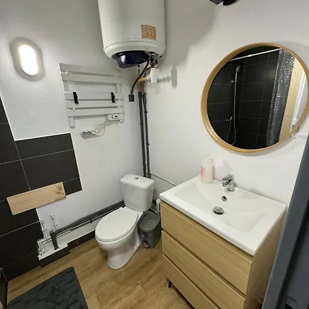 5 Min Aeroport, 10 Min Nantes, Moderne Et Intime, Parking Gratuit Bouguenais